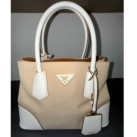 Prada - Picture 2 of 6